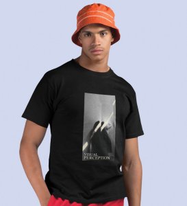 Visual Artistry, A Modern Maverick: Black Men's Oversized Tee with Eye-Catching Front Print